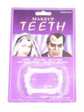 Maquillage Dents de vampire