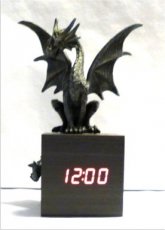 94733-H Draak 21 cm op houten Digitale klok